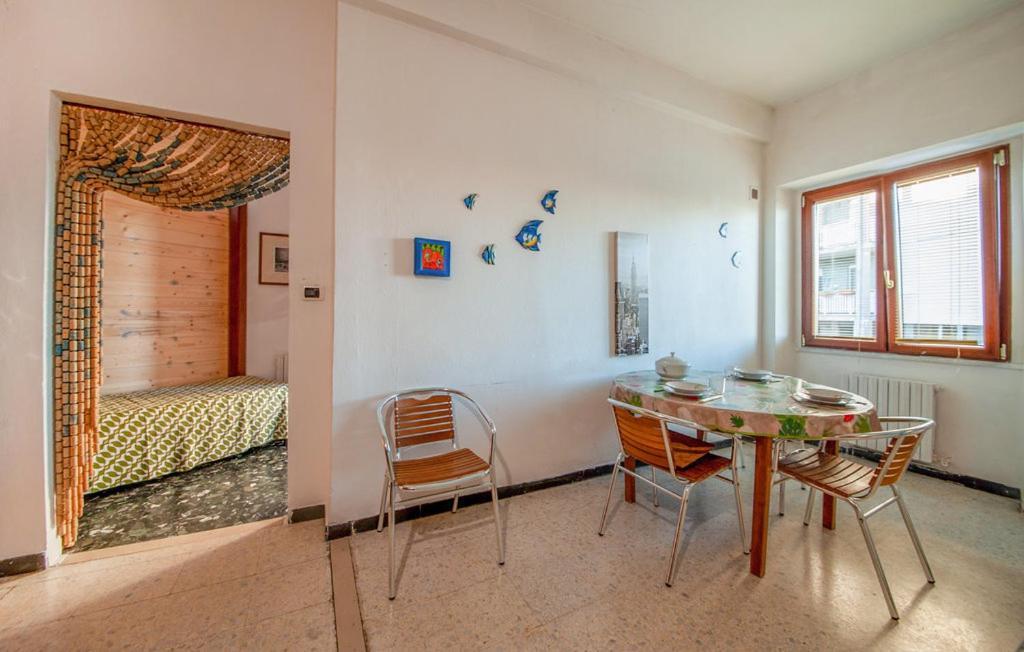Solar Apartment: Seaside Proximity *